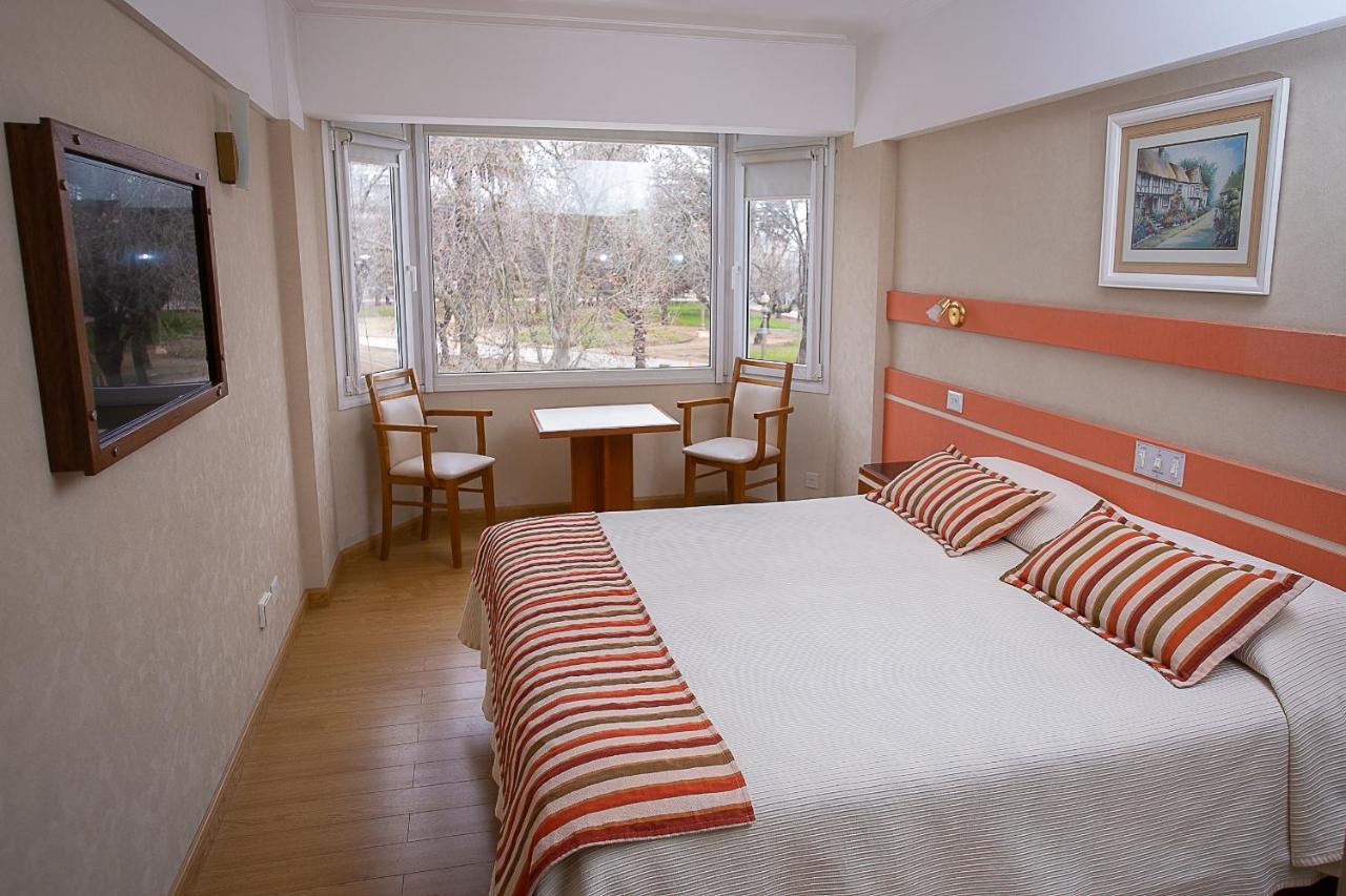 Hotel Dior Tandil Extérieur photo